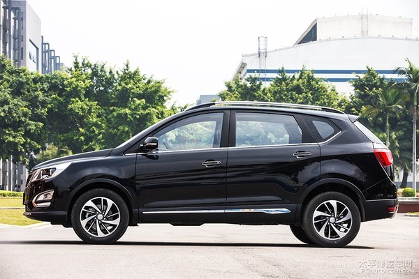 宝骏首款SUV 560