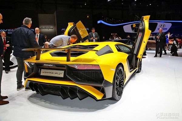 兰博基尼Aventador SV