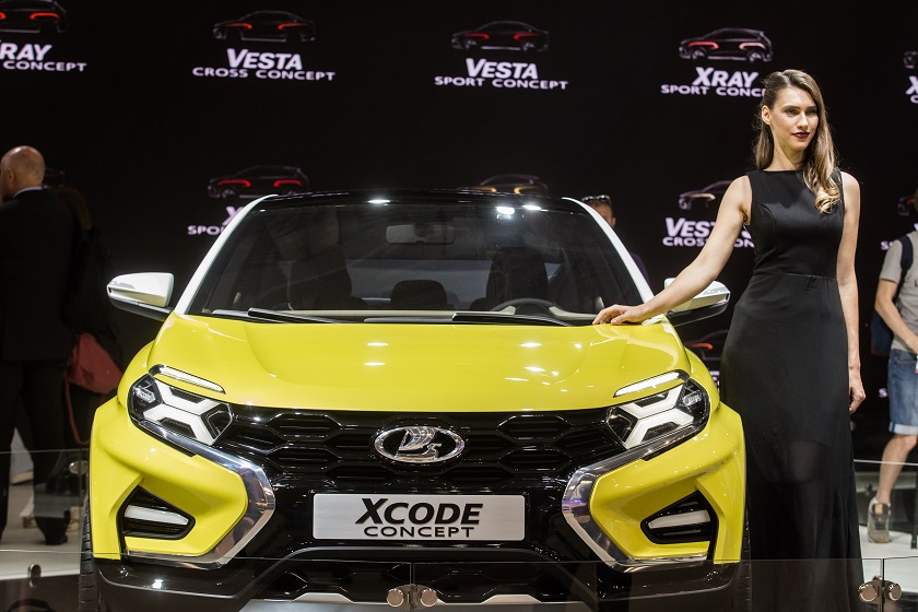 莫斯科国际车展上拍摄的拉达XCode概念车