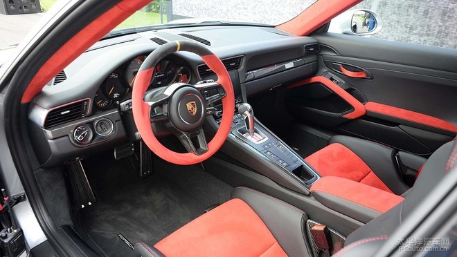 保时捷911 GT2 RS