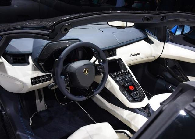 Aventador S敞篷版 装备可拆卸碳纤维敞篷