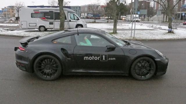 全新保时捷911 Turbo测试谍照