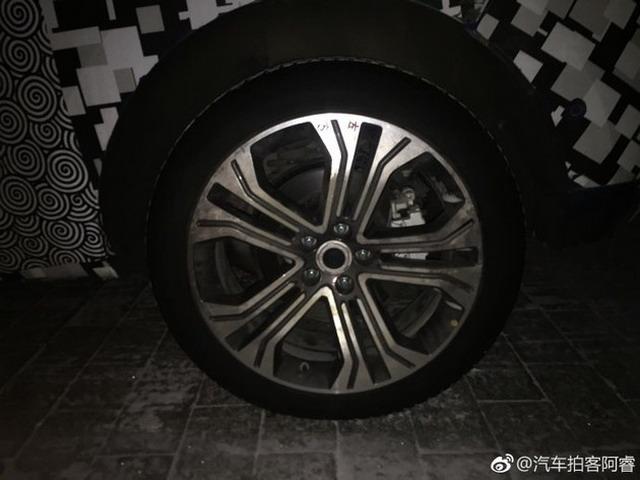 VV5s Hi4冬季路试谍照曝光