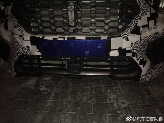 VV5s Hi4冬季路试谍照曝光