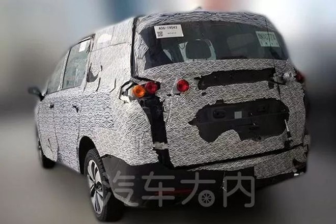 广汽传祺GM6曝谍照 定位紧凑MPV无侧滑门