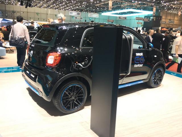 smart EQ forfour特别版亮相日内瓦车展 支持快速充电