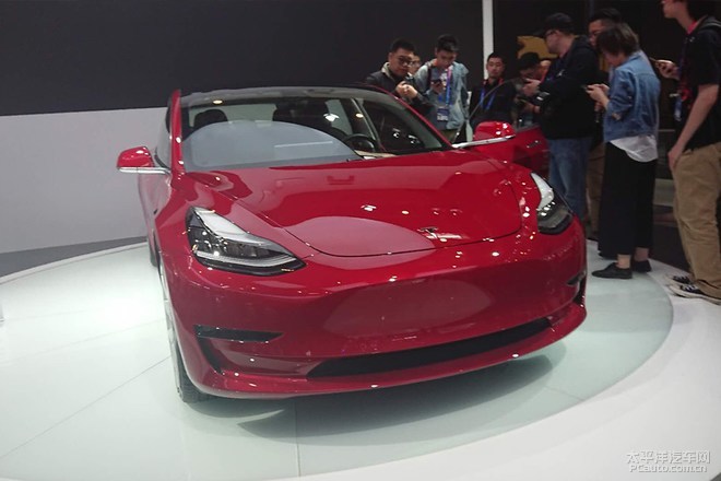 特斯拉Model 3国内初亮相