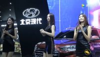 中國四大車展之一，青島國際車展上各種美女車模