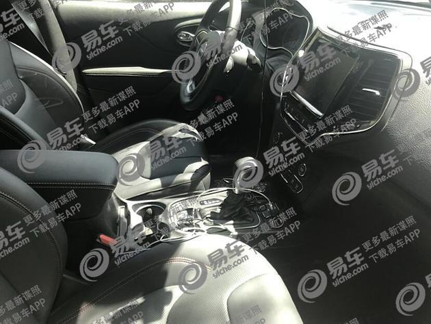 国产新款Jeep自由光谍照