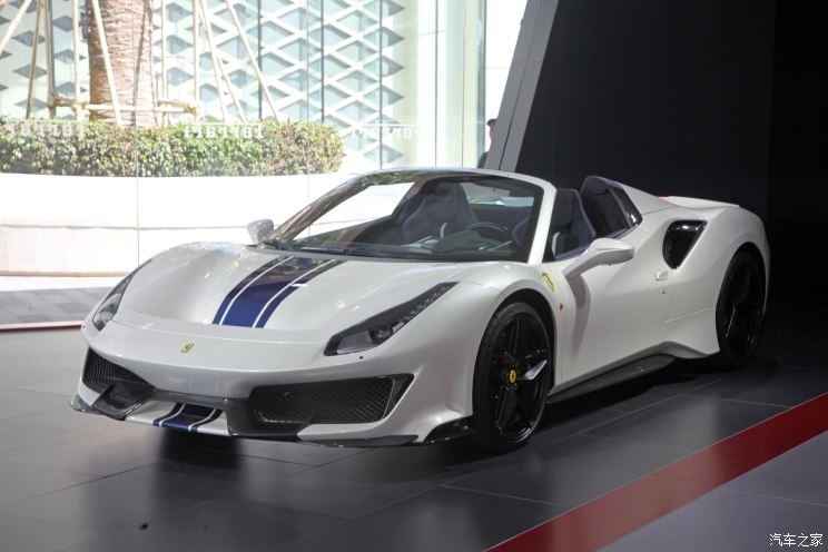 法拉利488 Pista Spider