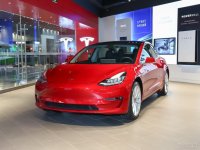 特斯拉Model 3开放预订 售49.90-56.00万