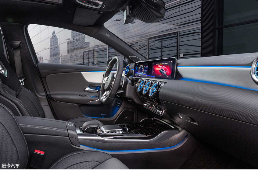 梅赛德斯-AMG A35三厢版官图