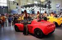 11月的大連國際汽車展，美女與新車，購車就抽2萬加油券大獎！