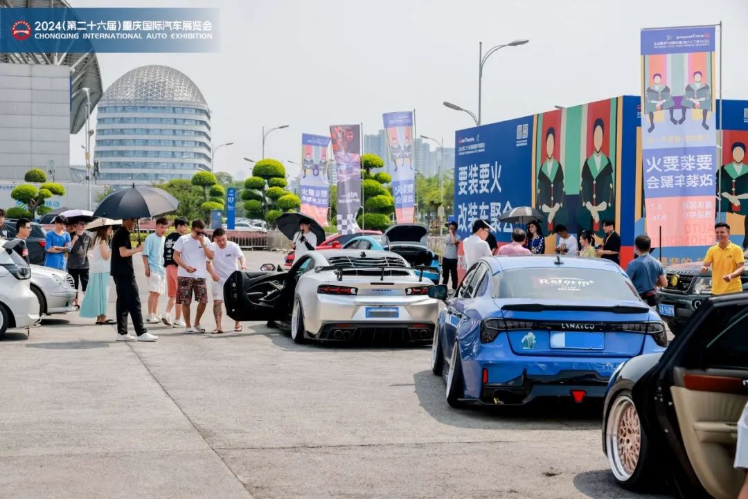 重庆国际车展要装要火改装车