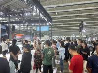 沈陽(yáng)夏季國(guó)際車展第二日，不懼路上風(fēng)雨，乘風(fēng)始終而上，人氣車展續(xù)寫傳奇