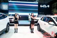 人從眾萬人涌入看車展！2024第16屆新疆冬季車展盛大開幕！
