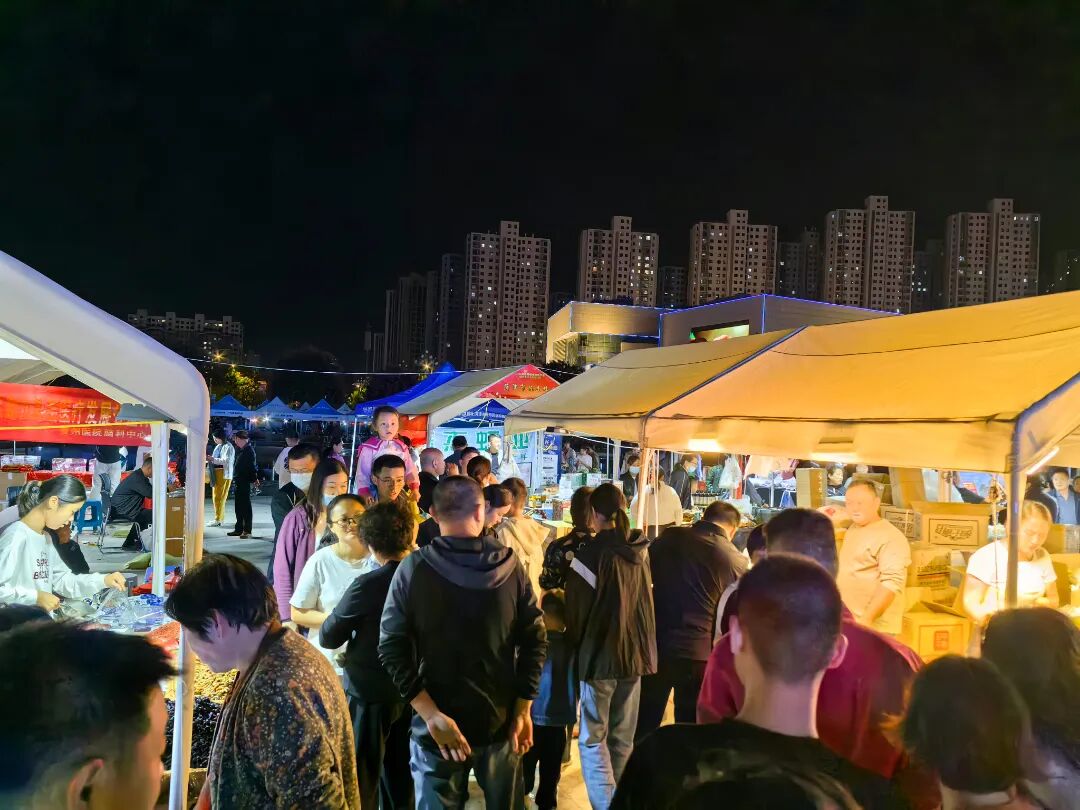 菏泽人民广场夏季车展