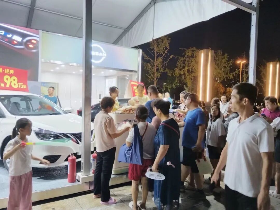 菏泽人民广场夏季车展