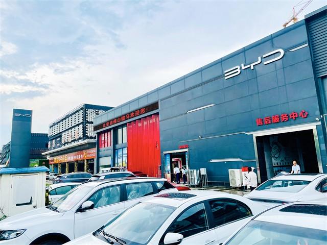 比亚迪王朝佛山键马4S店