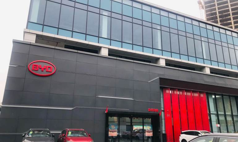 比亚迪王朝贵阳慧胜4S店